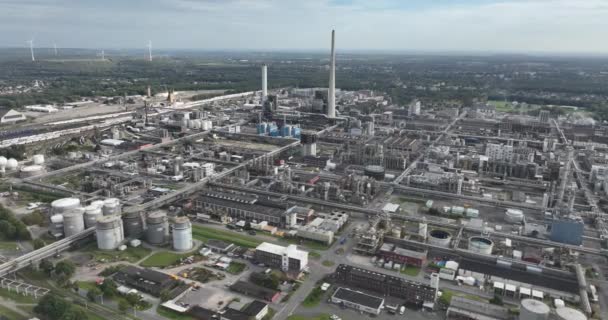 The Chemical Park Marl 650 hectárea industrial estate in the town of Marl in the Ruhr area in the German state of North Rhine-Westphalia Chemical industry, aerial drone view. - Metraje, vídeo