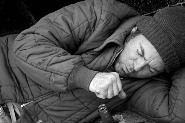 Homeless Man - Coughing - Zdjęcie, obraz