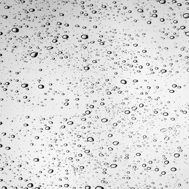 gocce di pioggia sul vetro della finestra - Foto, immagini