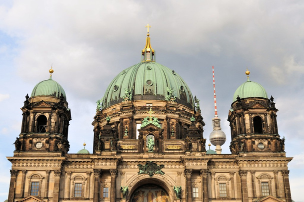 Cathédrale de Berlin avec tour de télévision, Allemagne
 - Photo, image