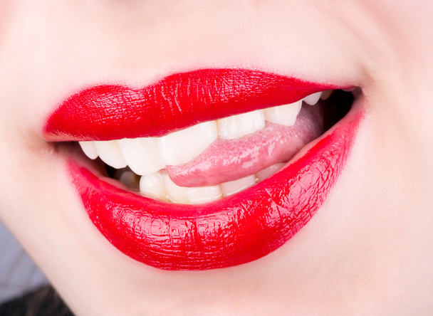 Женские губы
 - Фото, изображение