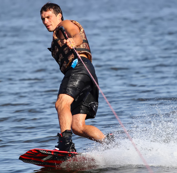 Šťastný muž wakesurfing  - Fotografie, Obrázek