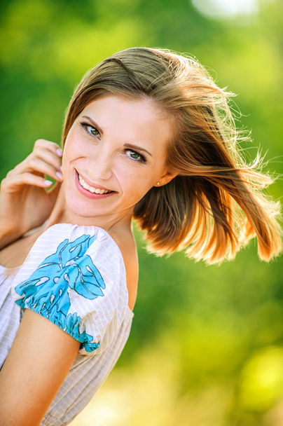 portrait young cheerful woman peeps - Fotografie, Obrázek