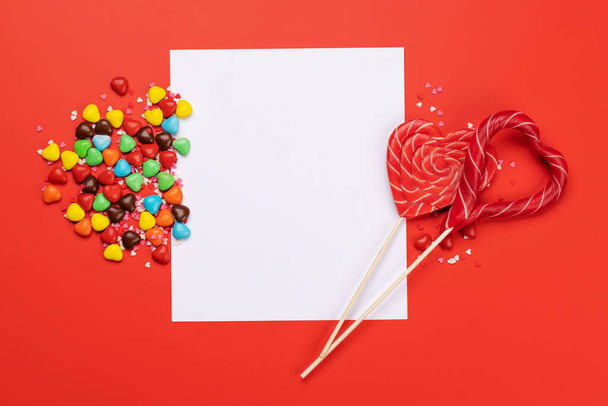 Candy sweets and blank greeting card for your greetings. Valentines day candy hearts. Flat lay - Foto, immagini