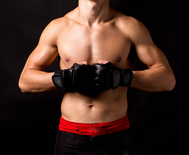 Male model. Kickboxing. - Foto, afbeelding