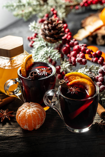 Christmas mulled wine with spices and oranges, festive cocktail. - Fotoğraf, Görsel