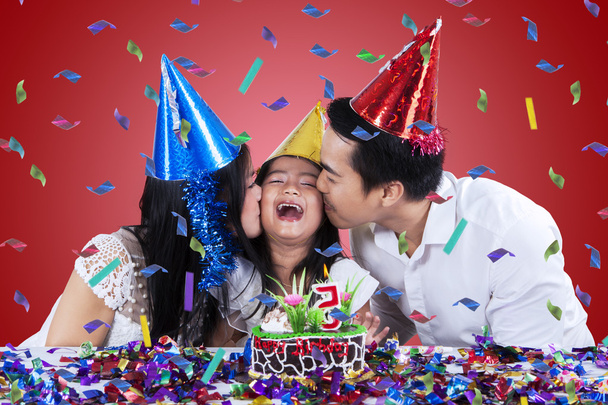 美しい家族の誕生日パーティーを祝う - 写真・画像