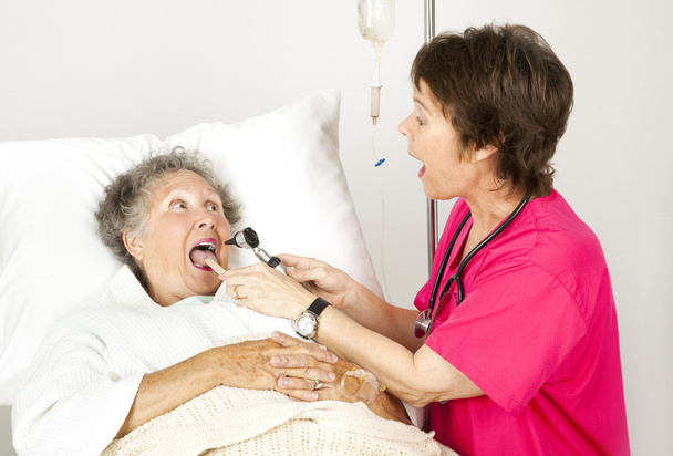 Enfermera del hospital - Decir Ah
 - Foto, imagen