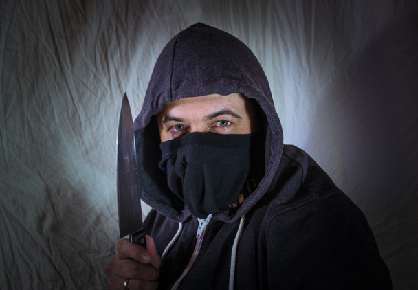 άνθρωπος δολοφόνος με το μαχαίρι κουζίνας - Φωτογραφία, εικόνα