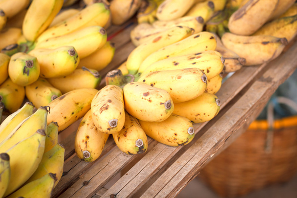 Bando de bananas fruta no mercado da Tailândia para venda
. - Foto, Imagem