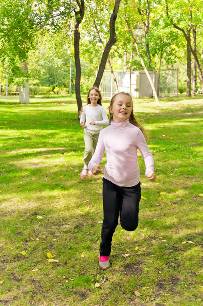 Cute two running girls - Foto, afbeelding