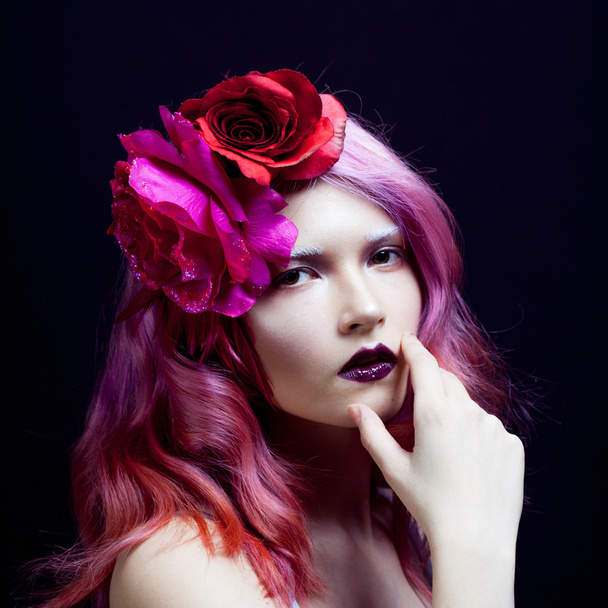 beautiful girl with pink hair,  the hand of a face - Zdjęcie, obraz