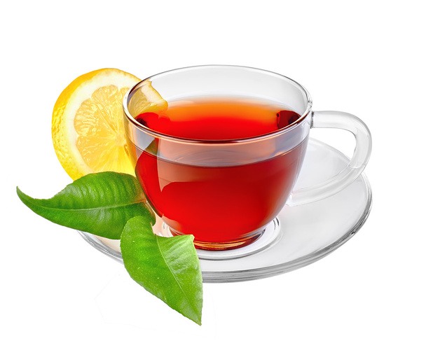 Чашка чая с листьями и лимоном. На изолированном фоне
. - Фото, изображение