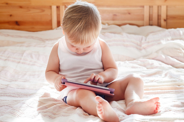 Baby with tablet PC - Foto, Imagen