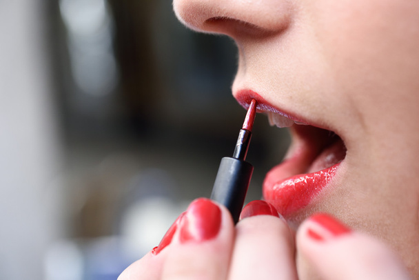 Vonzó nő száját divat vörös ajkak smink - Fotó, kép