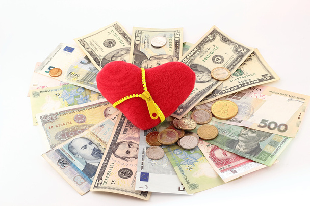 Rood hart op cash - Foto, afbeelding