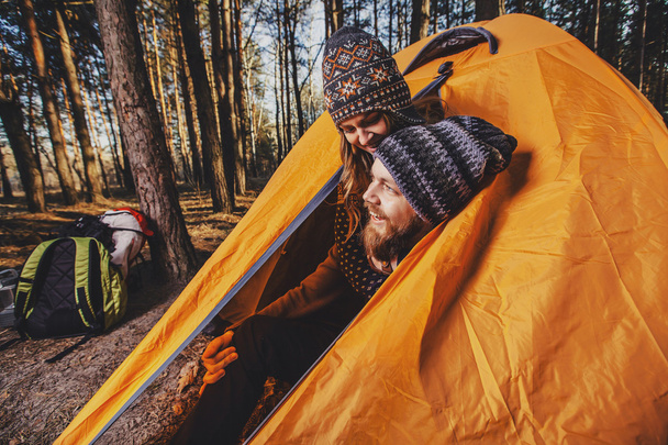 Hikers joking in the tent in the wood - Foto, Imagen