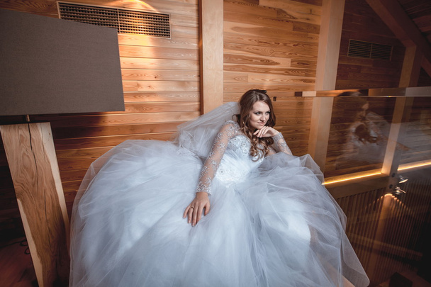 Молодая красивая невеста - Фото, изображение