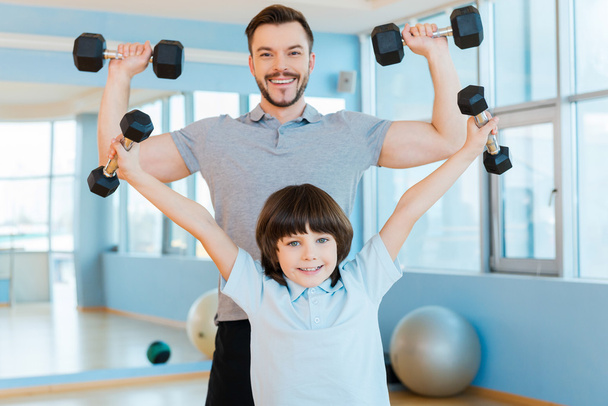 Father and son exercising with dumbbells - Foto, Imagem