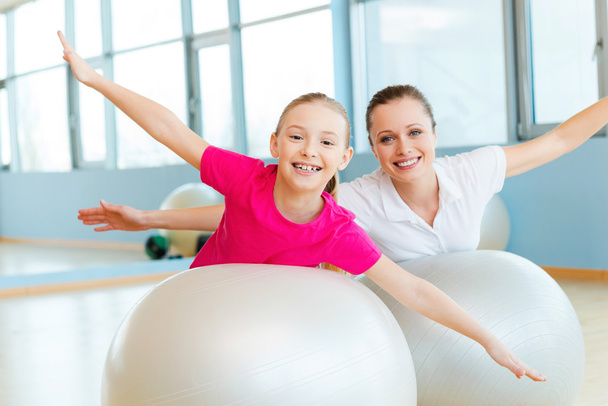 Mother and daughter exercising with fitness balls - Fotoğraf, Görsel
