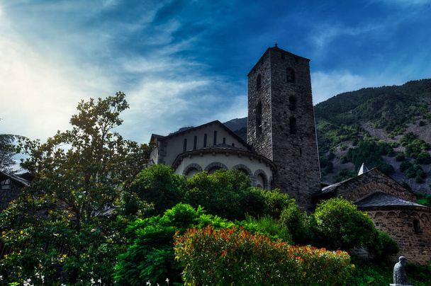 Kostel San Esteb.an je kostel se nachází na Plaza del Prncep Benlloch de Andorra la Vieja, hlavní město Andorrského knížectví - Fotografie, Obrázek
