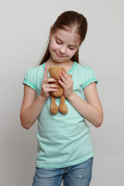 Kid and toy bear - Foto, immagini