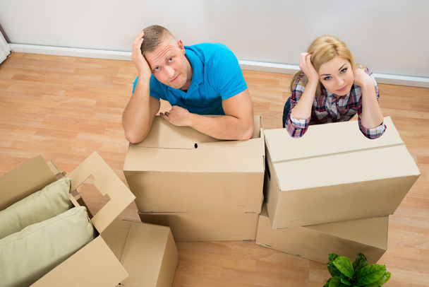 Couple With Cardboard Boxes - Foto, imagen