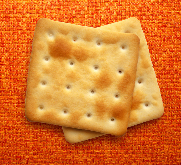 dois biscoitos cracker seco
 - Foto, Imagem