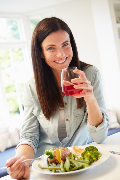 Woman Eating Healthy Meal - Fotografie, Obrázek