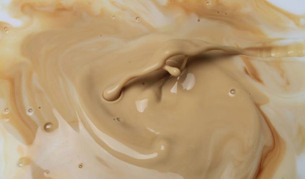  Süt Havuzunda Çikolatalı Süt Damlası - Fotoğraf, Görsel