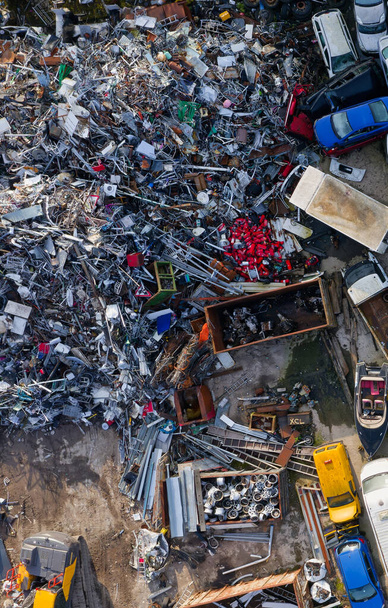 Scrap metal recycling compound viewed from above UK - 写真・画像