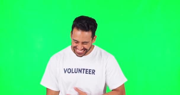 背景のモックアップスペースに隔離されたスタジオの緑の画面上の顔、面白いボランティアと男。コミュニティサービスのための喜劇、冗談やユーモアで笑う慈善のための肖像画、幸せとアジアの人 - 映像、動画