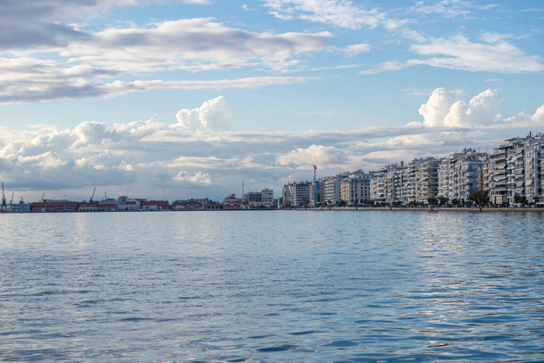 Эгейское побережье в городе Салоники, Греция - Фото, изображение