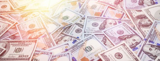Банкноты с различными бумажными долларами в качестве фона для финансирования обоев. Концепция бизнеса - Фото, изображение
