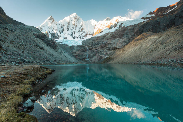 Lindo lago montanhas em Cordillera Blanca, Peru, América do Sul - Foto, Imagem