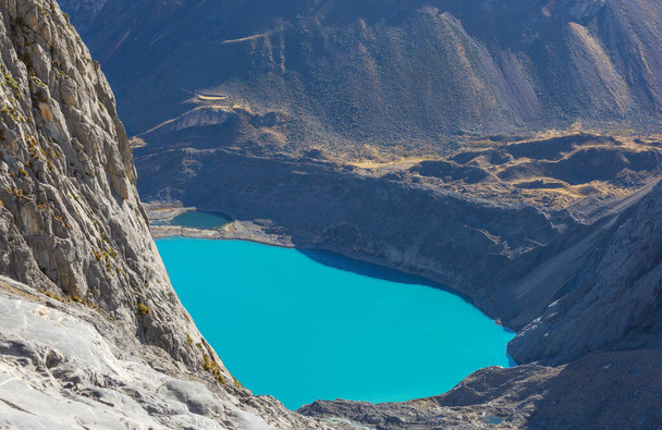 Krásné horské jezero v Cordillera Blanca, Peru, Jižní Amerika - Fotografie, Obrázek
