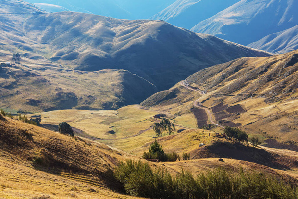 Сільські пейзажі в Кордильєра - де - Лос - Андес (Перу, Південна Америка). - Фото, зображення