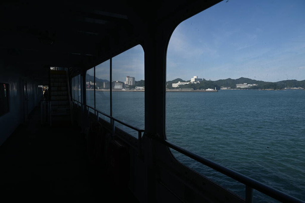 Tájékoztató a városnézéshez Japánban. Isewan Ferry összeköti Aichi prefektúrát és Mie prefektúrát. Szükséges idő: 50 perc. Kényelmesen eltölthetsz egy kis időt, miközben a tengert nézed.. - Fotó, kép