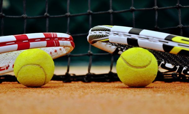 tennismaila ja pallo - Valokuva, kuva