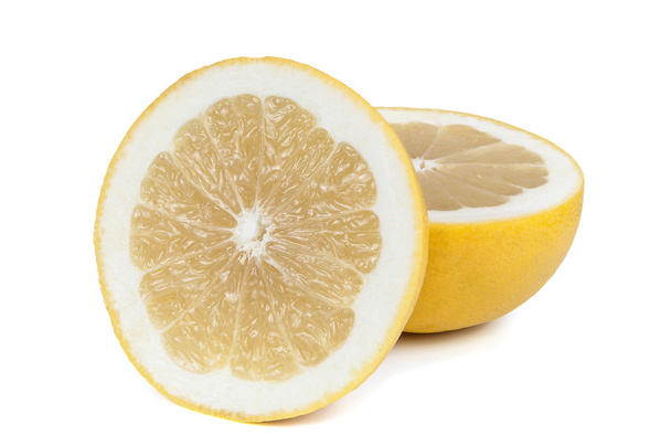 Helften van grapefruits op witte achtergrond - Foto, afbeelding