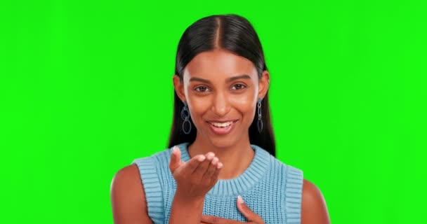 Жінка, мова жестів і дякую вам на зеленому екрані з посмішкою, жестом і модою. Портрет щасливої індійської людини з інвалідністю на студії для глухого спілкування або вдячності. - Кадри, відео
