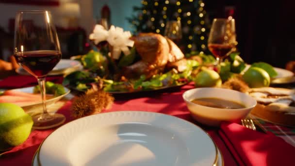Table avec nourriture et boissons pour Thanksgiving .  - Séquence, vidéo