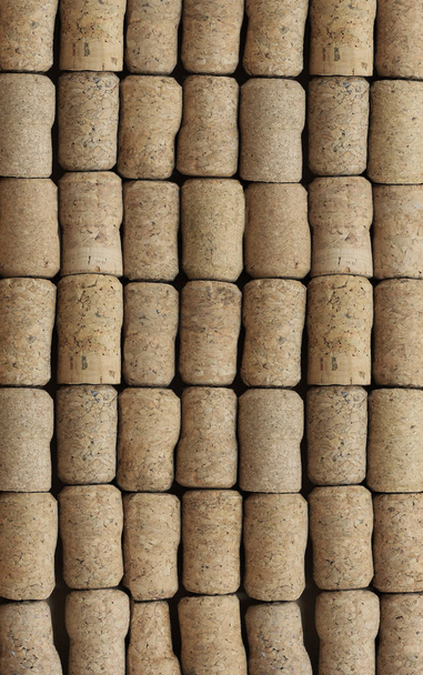 Abstract background of wine corks with corks from red wine bottles and corks from white wine bottles among other wine corks - Foto, Bild