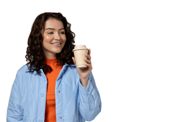 PNG Mädchen mit Kaffee isoliert auf weißem Hintergrund. - Foto, Bild