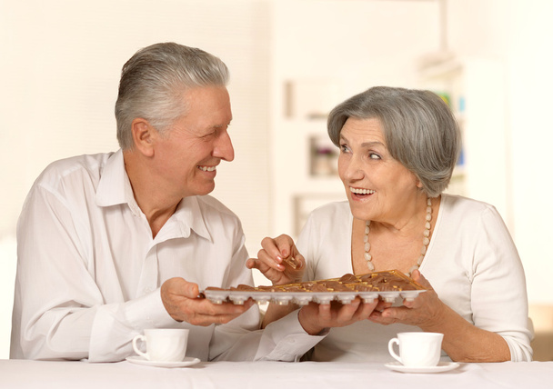 Old couple with chocolate - Photo, Image
