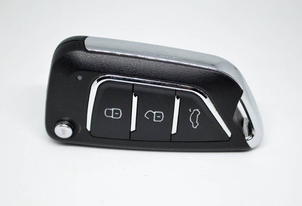 Klíče od auta, které se používají k odemykání a nastartování auta. obsahuje tlačítka pro dálkové zamykání a odemykání dveří. - Fotografie, Obrázek