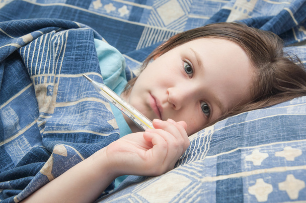 κοριτσάκι είναι άρρωστη με τη γρίπη - Φωτογραφία, εικόνα