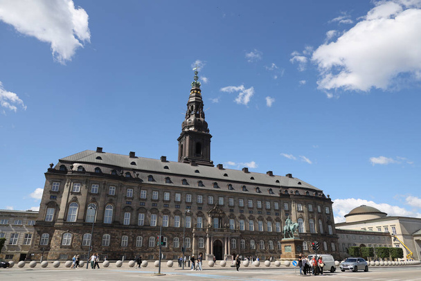 Vista do Palácio Christiansborg em Copenhague. Foto de alta qualidade - Foto, Imagem