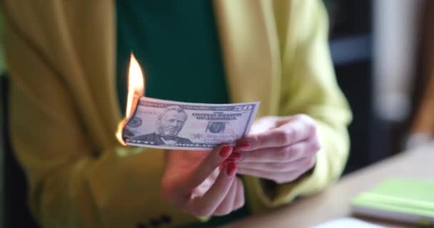 Businesswoman burns fifty dollar banknote at workplace. Economic crisis or inflation concept - Video