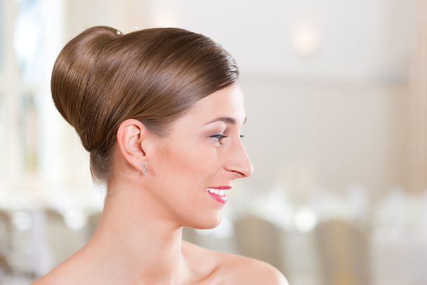 Bride with swept-back hair - Photo, Image